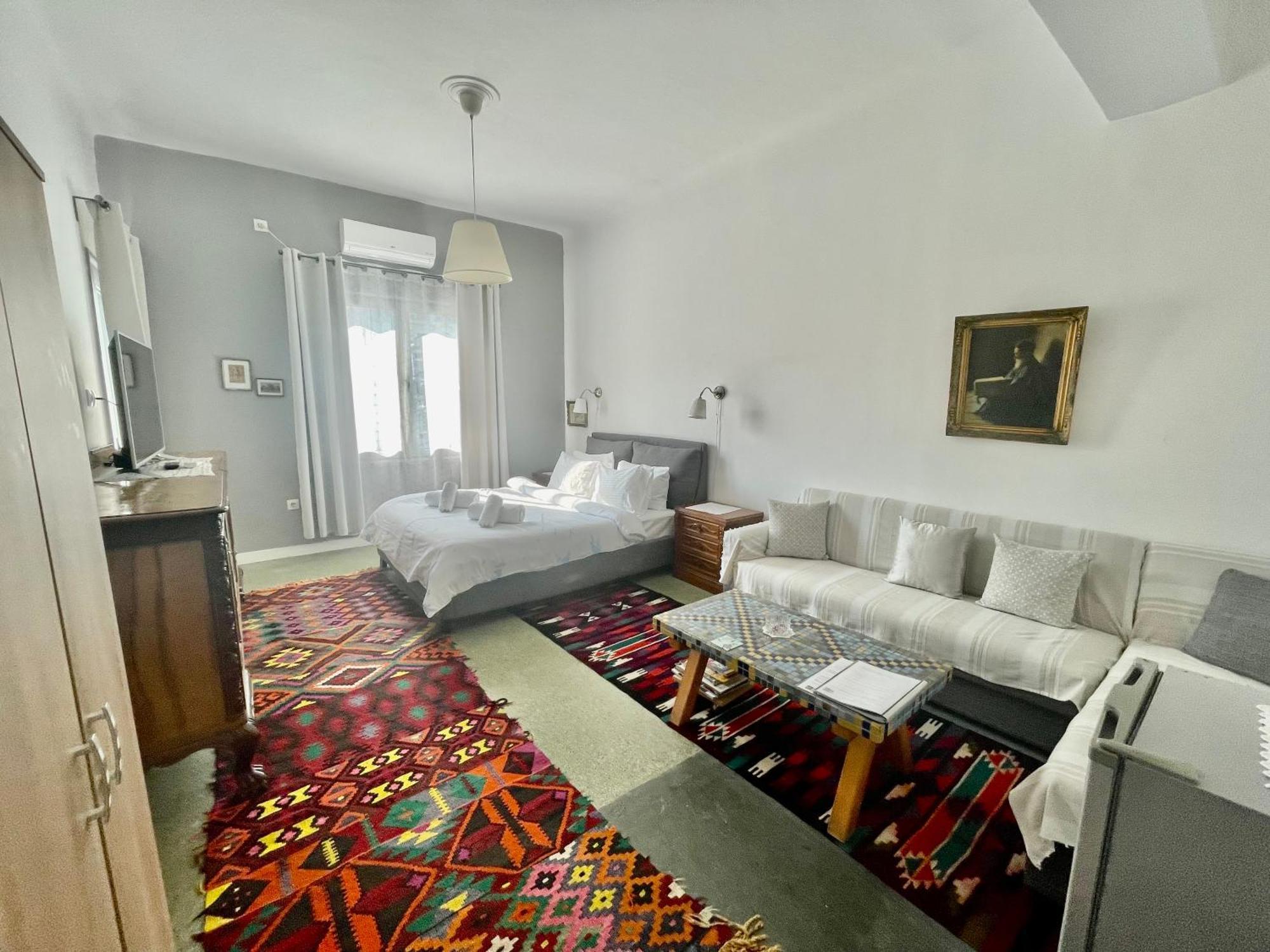 A Litte Taste Of Home Guest House أثينا المظهر الخارجي الصورة