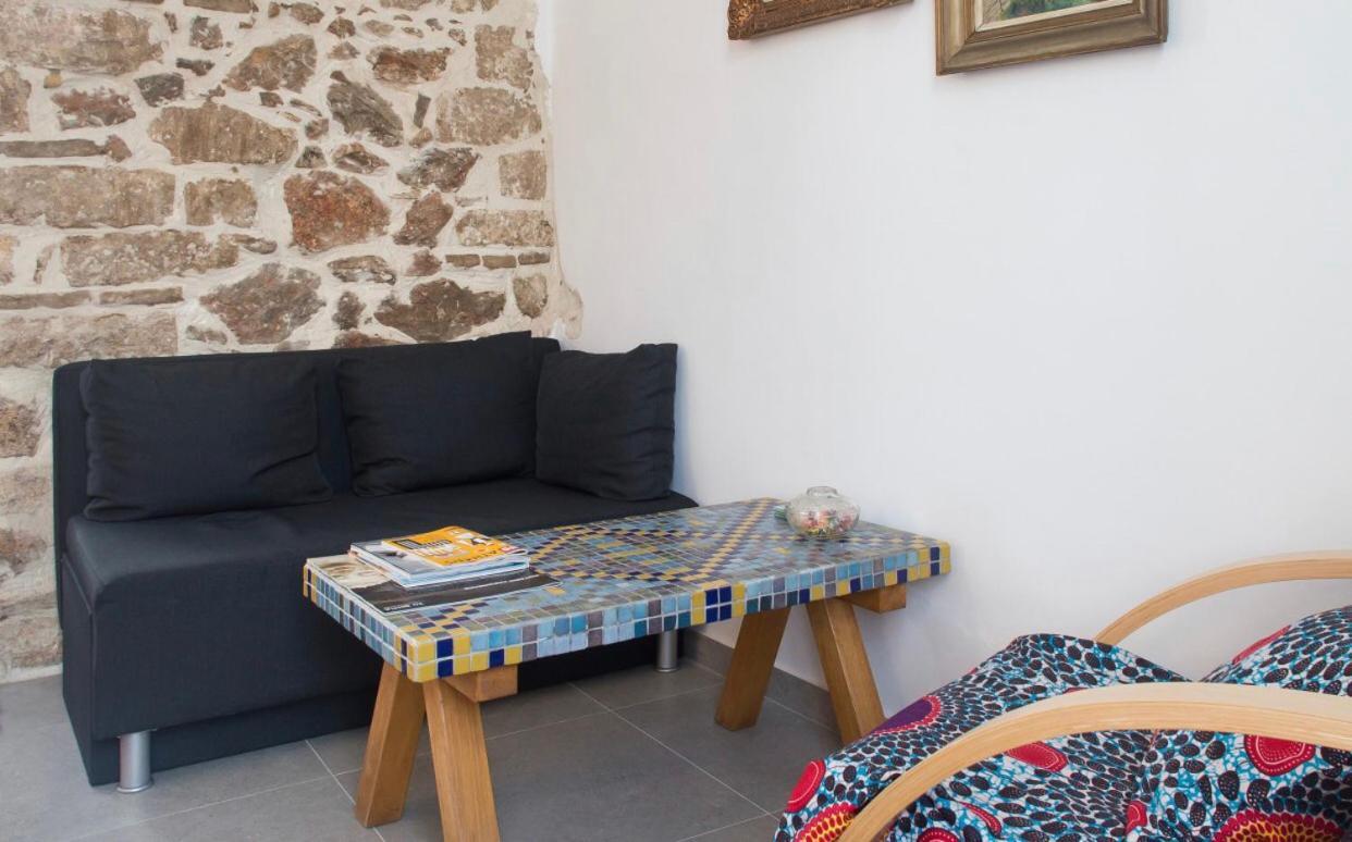 A Litte Taste Of Home Guest House أثينا المظهر الخارجي الصورة